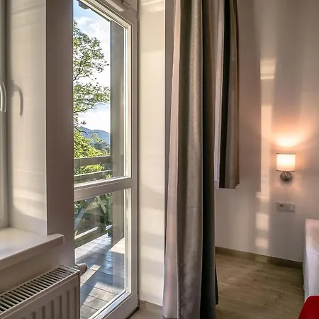 Tęcza Nocleg ze śniadaniem 3*